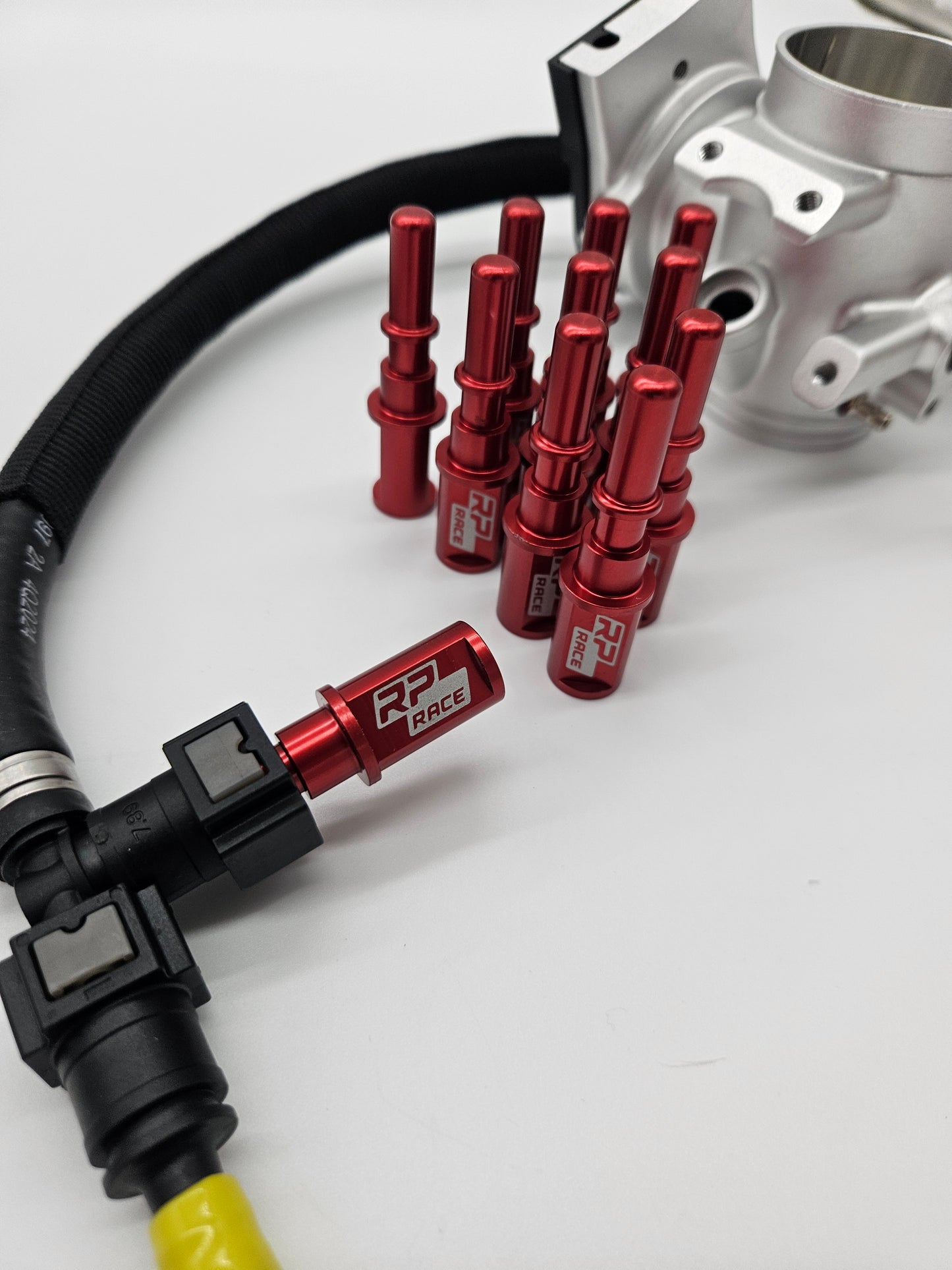 Injector connector plug
